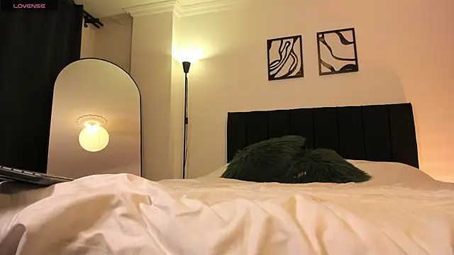 maite evanss online show from 15, 4, 2026