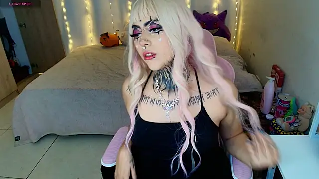 Snapshot of maliciaXpoison chatting on 30, 4, 2026 maliciaXpoison online show from 30, 4, 2026