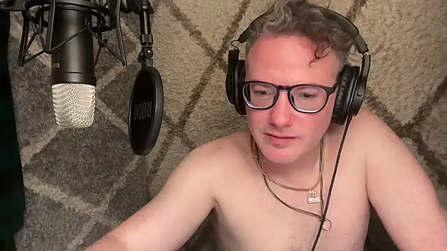 Snapshot of CunningColm chatting on 23, 3, 2026 CunningColm online show from 23, 3, 2026