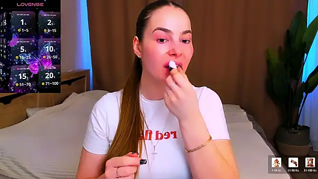 Maddy Wood  online show from 15, 3, 2026