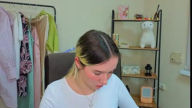 AshleyySchwartz online show from 19, 2, 2026