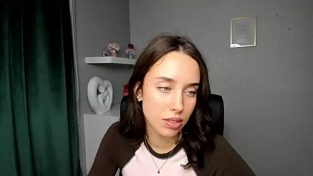 Snapshot of AdeleSolo chatting on 17, 6, 2026 AdeleSolo online show from 17, 6, 2026