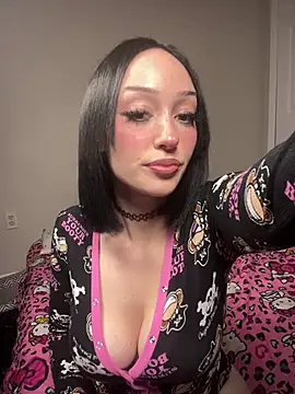 strwbrrymilk online show from 31, 3, 2026