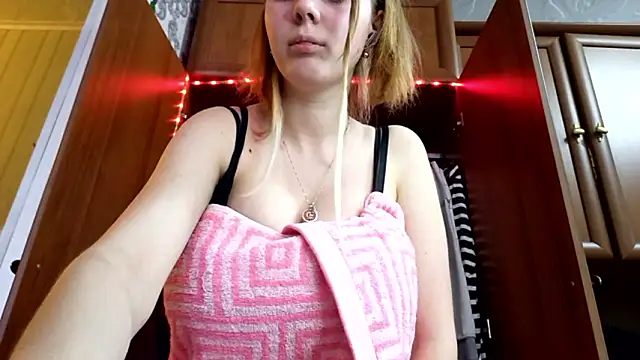 Snapshot of VictoriaDeese chatting on 12, 3, 2026 VictoriaDeese online show from 12, 3, 2026