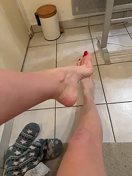 Snapshot of Frenchgirl45 chatting on 5, 3, 2026 Frenchgirl45 online show from 5, 3, 2026