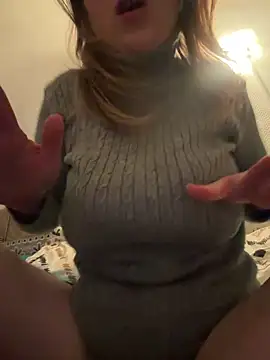 Snapshot of Frenchgirl45 chatting on 8, 3, 2026 Frenchgirl45 online show from 8, 3, 2026