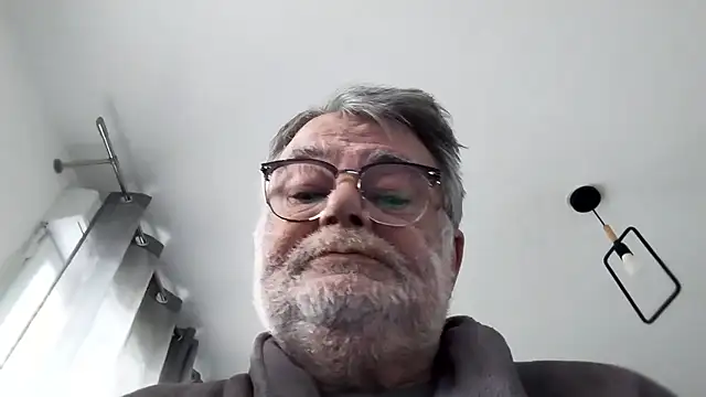 Vieux pervert online show from 18, 2, 2026