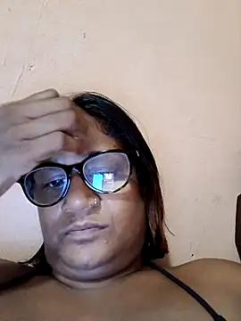 indianstrawberrylips4u online show from 4, 3, 2026