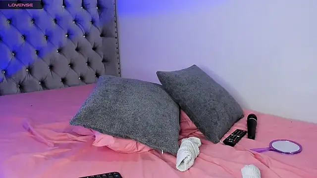 eva cutee  online show from 10, 4, 2026