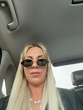 Snapshot of LisaMurr chatting on 22, 4, 2026 LisaMurr online show from 22, 4, 2026