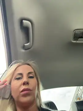 Snapshot of LisaMurr chatting on 23, 4, 2026 LisaMurr online show from 23, 4, 2026