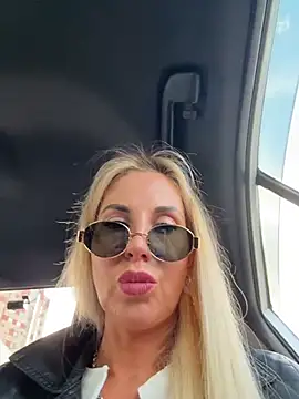 Snapshot of LisaMurr chatting on 27, 4, 2026 LisaMurr online show from 27, 4, 2026