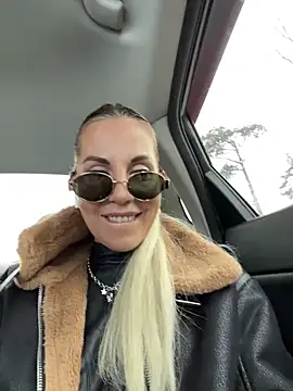 Snapshot of LisaMurr chatting on 28, 4, 2026 LisaMurr online show from 28, 4, 2026