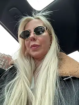 Snapshot of LisaMurr chatting on 29, 4, 2026 LisaMurr online show from 29, 4, 2026