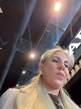 Snapshot of LisaMurr chatting on 7, 5, 2026 LisaMurr online show from 7, 5, 2026