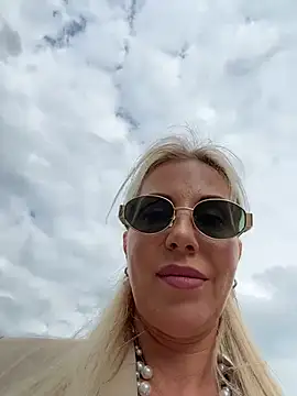Snapshot of LisaMurr chatting on 12, 5, 2026 LisaMurr online show from 12, 5, 2026
