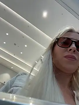 Snapshot of LisaMurr chatting on 13, 5, 2026 LisaMurr online show from 13, 5, 2026