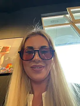 Snapshot of LisaMurr chatting on 14, 5, 2026 LisaMurr online show from 14, 5, 2026