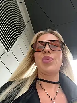 Snapshot of LisaMurr chatting on 15, 5, 2026 LisaMurr online show from 15, 5, 2026