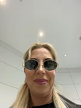 Snapshot of LisaMurr chatting on 20, 5, 2026 LisaMurr online show from 20, 5, 2026
