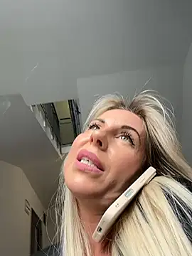 Snapshot of LisaMurr chatting on 27, 5, 2026 LisaMurr online show from 27, 5, 2026