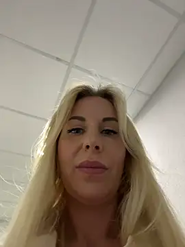 Snapshot of LisaMurr chatting on 1, 6, 2026 LisaMurr online show from 1, 6, 2026