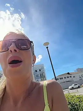 Snapshot of LisaMurr chatting on 3, 6, 2026 LisaMurr online show from 3, 6, 2026