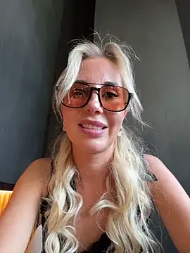 Snapshot of LisaMurr chatting on 12, 6, 2026 LisaMurr online show from 12, 6, 2026