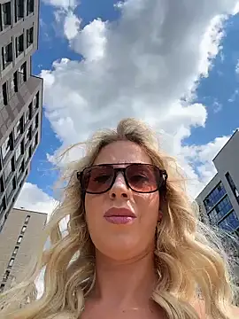 Snapshot of LisaMurr chatting on 1, 7, 2026 LisaMurr online show from 1, 7, 2026