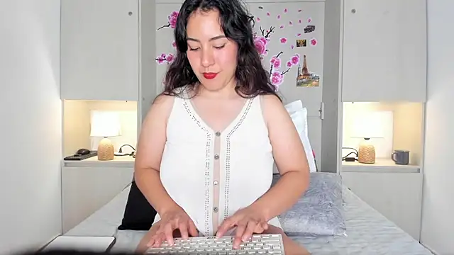 Snapshot of ElaRey_ chatting on 29, 4, 2026 ElaRey online show from 29, 4, 2026