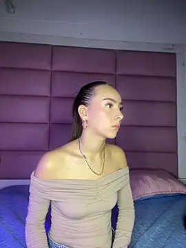 Snapshot of Sophiie_18 chatting on 19, 2, 2026 Sophiie 18 online show from 19, 2, 2026