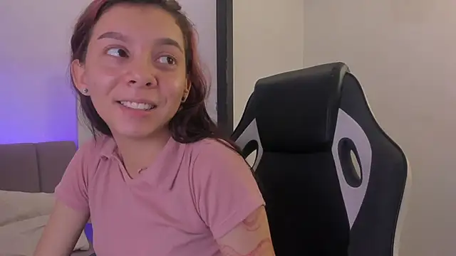 Snapshot of MelLove_ chatting on 18, 2, 2026 MelLove online show from 18, 2, 2026