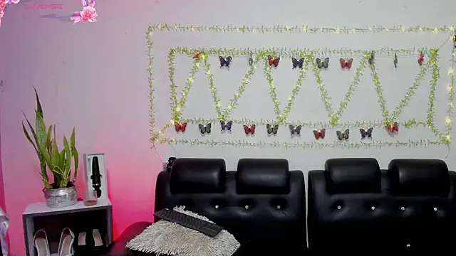 aria-voss online show from 8, 4, 2026