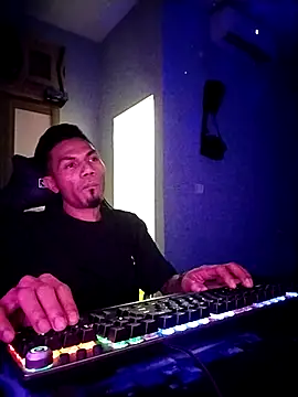 UcEng Lab online show from 1, 3, 2026