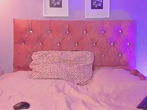 lilirousee online show from 4, 3, 2026