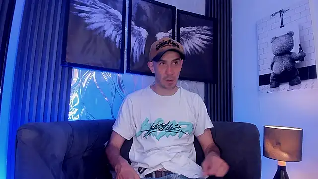 Snapshot of Milanwhite_ chatting on 23, 2, 2026 Milanwhite online show from 23, 2, 2026