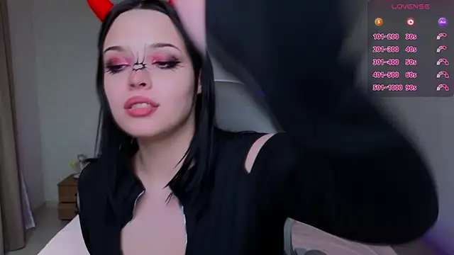 DorisLuxury online show from 15, 4, 2026