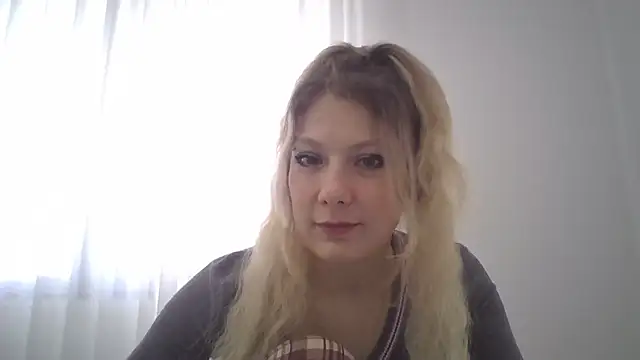 Snapshot of Foxy_Bright chatting on 27, 2, 2026 Foxy Bright online show from 27, 2, 2026