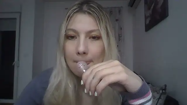 Foxy Bright online show from 19, 3, 2026