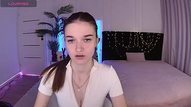 Snapshot of Ann_Wood chatting on 8, 5, 2026 Ann Wood online show from 8, 5, 2026