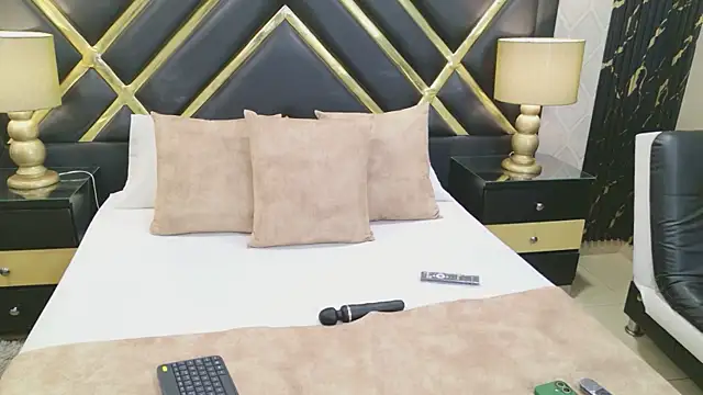 AmberHundson online show from 21, 2, 2026