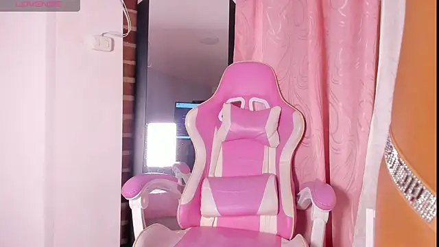 Snapshot of nicol_fury chatting on 27, 2, 2026 nicol fury online show from 27, 2, 2026