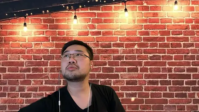 Snapshot of jasonryu2025 chatting on 5, 3, 2026 jasonryu2025 online show from 5, 3, 2026