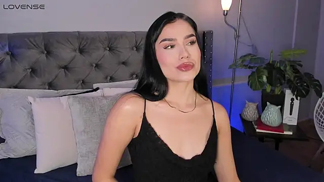 Snapshot of AlmaBlaze chatting on 15, 5, 2026 AlmaBlaze online show from 15, 5, 2026