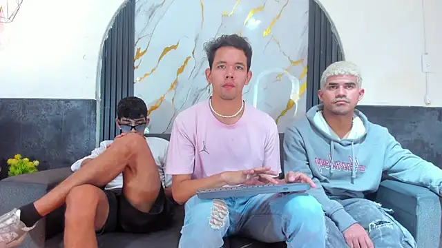 Snapshot of Latins_on_fire chatting on 25, 2, 2026 Latins on fire online show from 25, 2, 2026