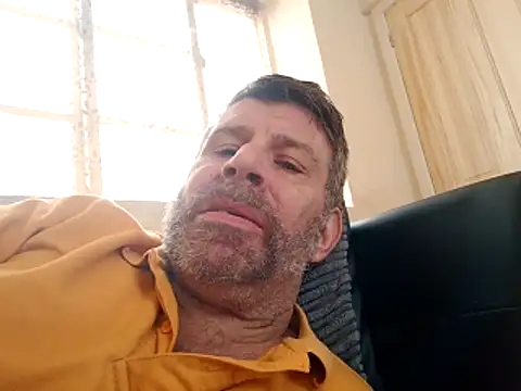 Snapshot of stud2512 chatting on 4, 4, 2026 stud2512 online show from 4, 4, 2026