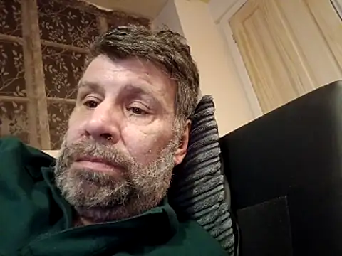 Snapshot of stud2512 chatting on 12, 4, 2026 stud2512 online show from 12, 4, 2026