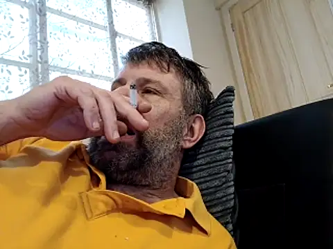 Snapshot of stud2512 chatting on 13, 4, 2026 stud2512 online show from 13, 4, 2026