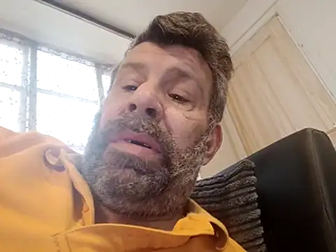 Snapshot of stud2512 chatting on 15, 4, 2026 stud2512 online show from 15, 4, 2026