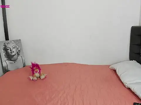 LatinaQueen23 online show from 19, 3, 2026